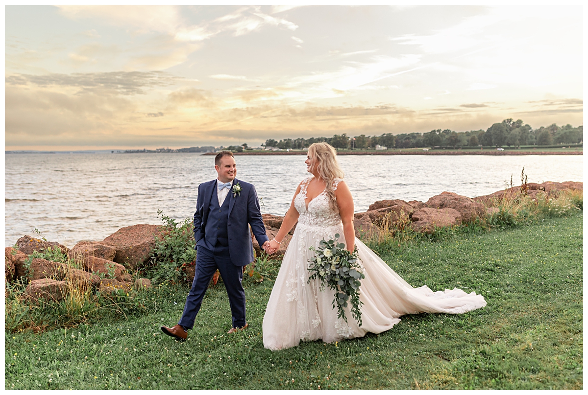 bride and groom at victoria park